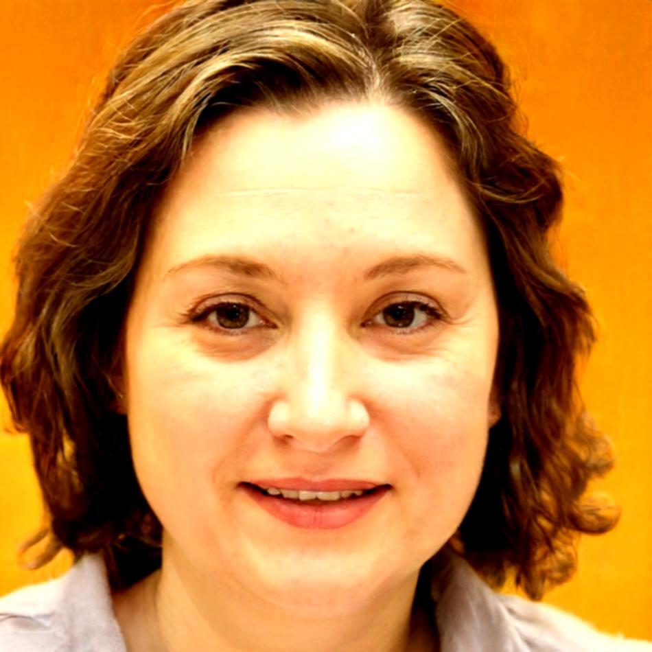 Portrait d'Amélie Roussel, spécialiste en optimisation financière