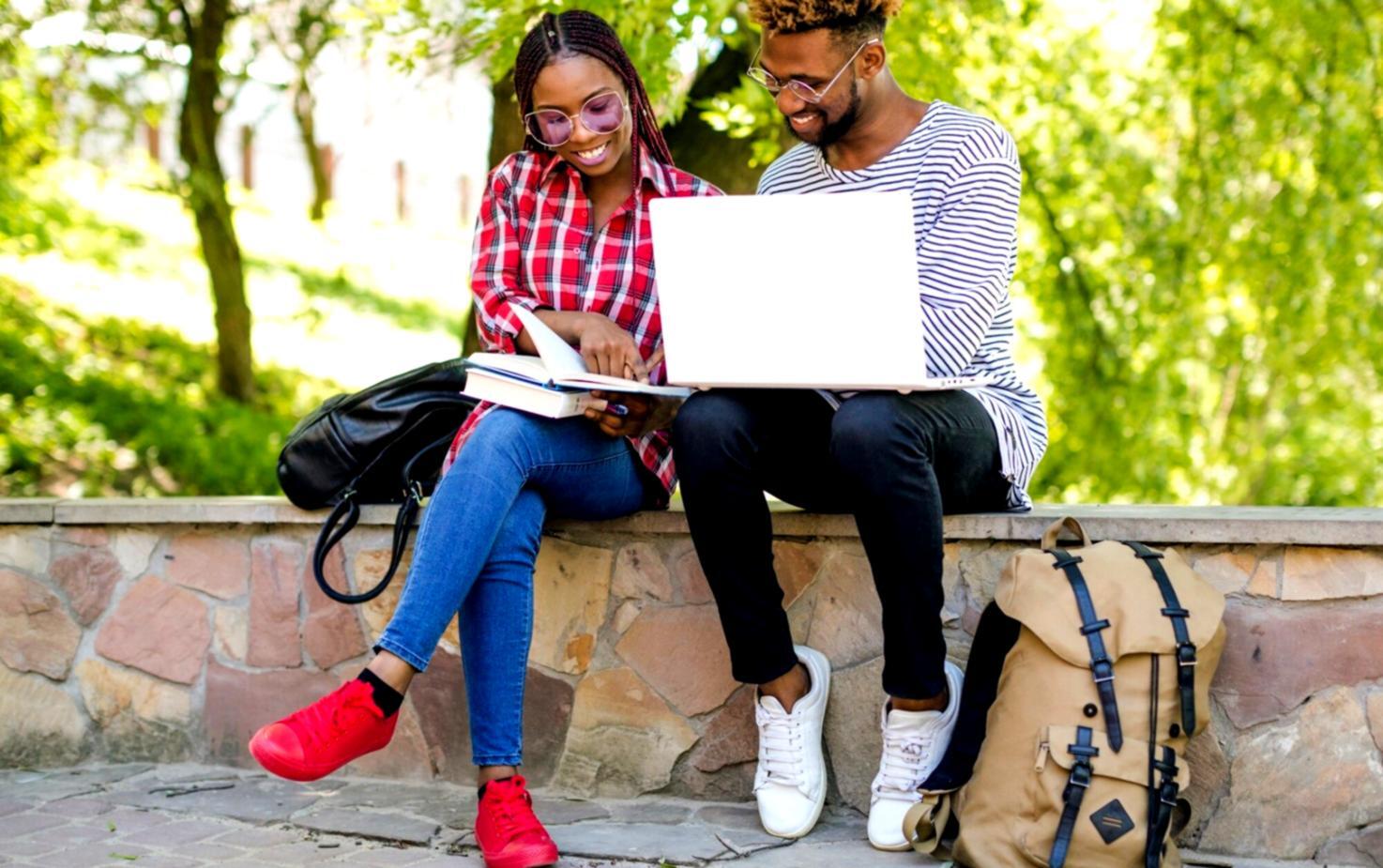 Réunion de suivi avec documents financiers